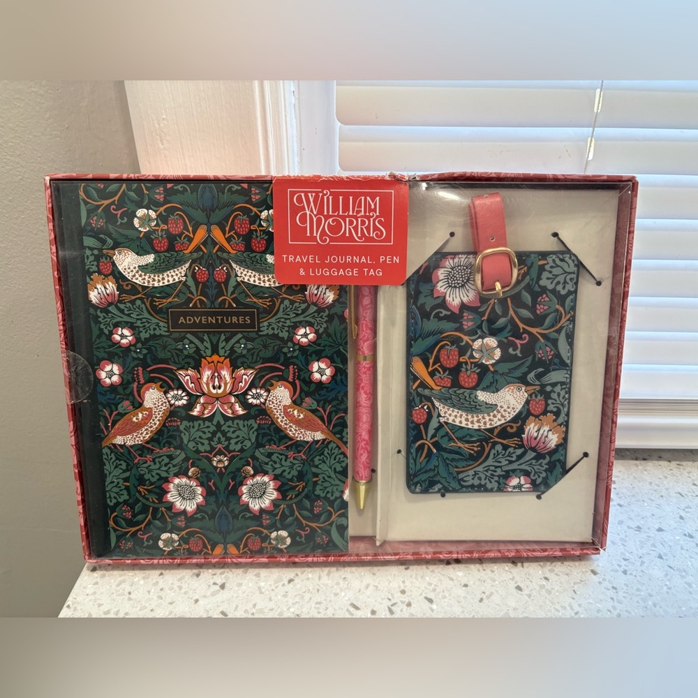 NIB William Morris Travel gift set features the iconic "Strawberry Thief" design